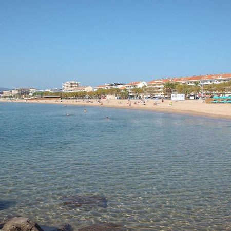 Hotel Sable Et Soleil - Port, Plage Et Jacuzzi Prive Fréjus Exteriör bild