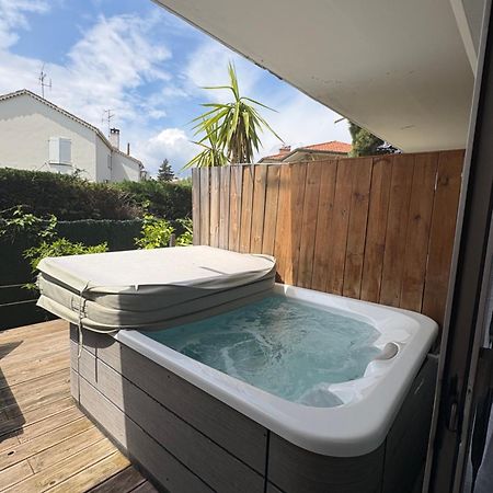 Hotel Sable Et Soleil - Port, Plage Et Jacuzzi Prive Fréjus Exteriör bild