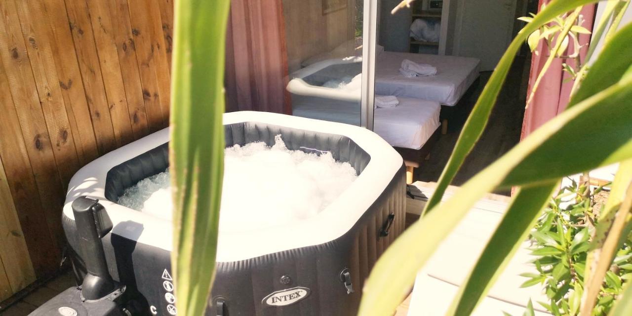 Hotel Sable Et Soleil - Port, Plage Et Jacuzzi Prive Fréjus Exteriör bild
