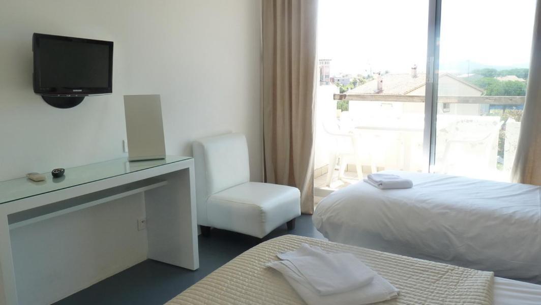 Hotel Sable Et Soleil - Port, Plage Et Jacuzzi Prive Fréjus Exteriör bild