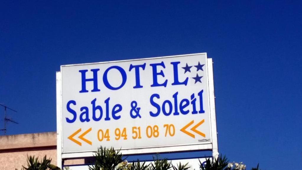 Hotel Sable Et Soleil - Port, Plage Et Jacuzzi Prive Fréjus Exteriör bild