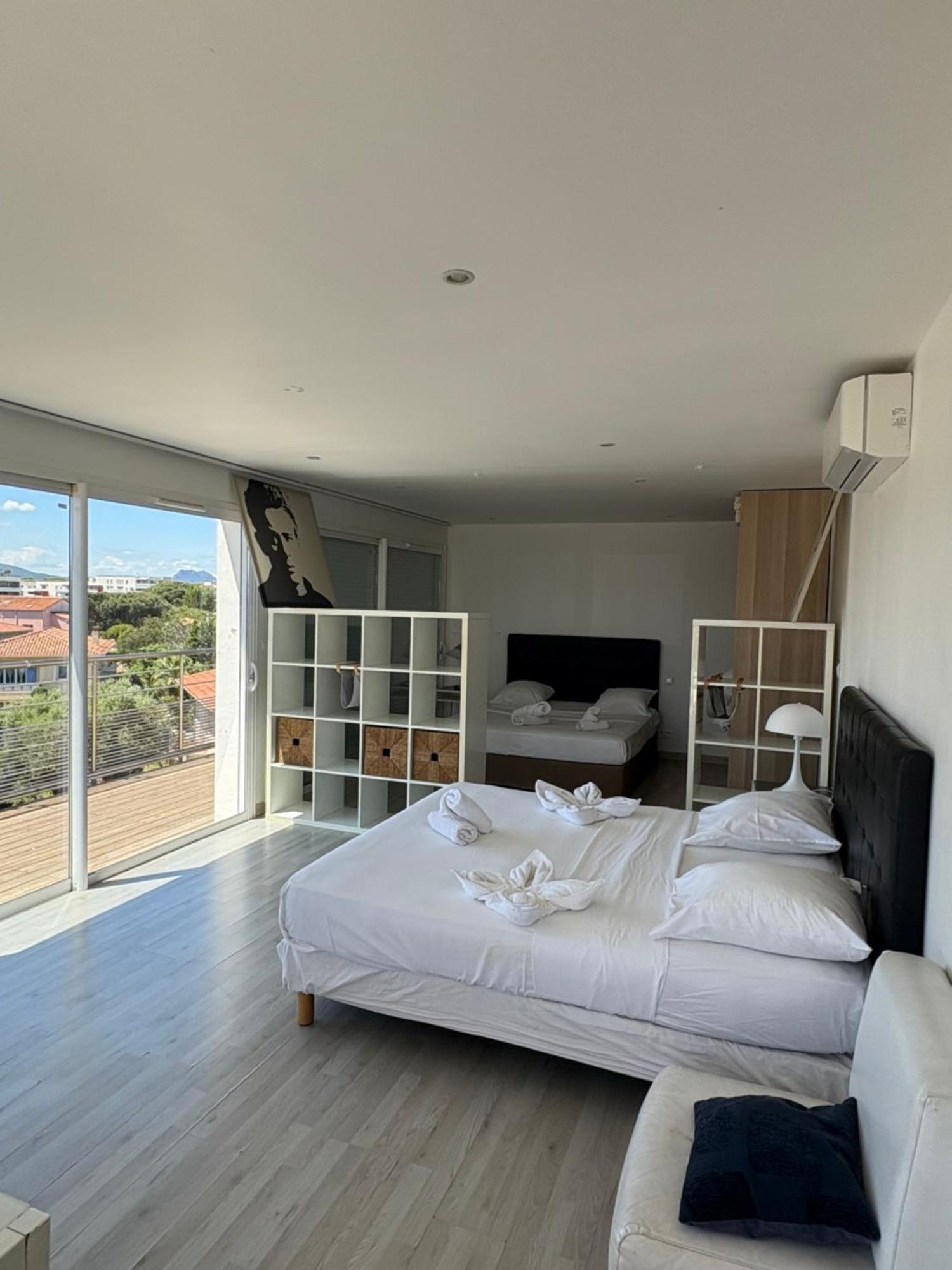 Hotel Sable Et Soleil - Port, Plage Et Jacuzzi Prive Fréjus Exteriör bild
