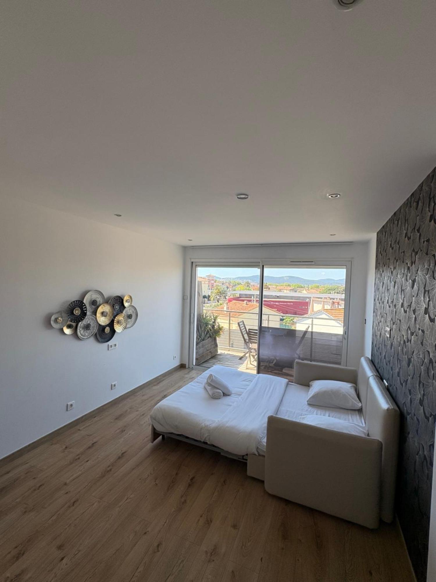 Hotel Sable Et Soleil - Port, Plage Et Jacuzzi Prive Fréjus Exteriör bild