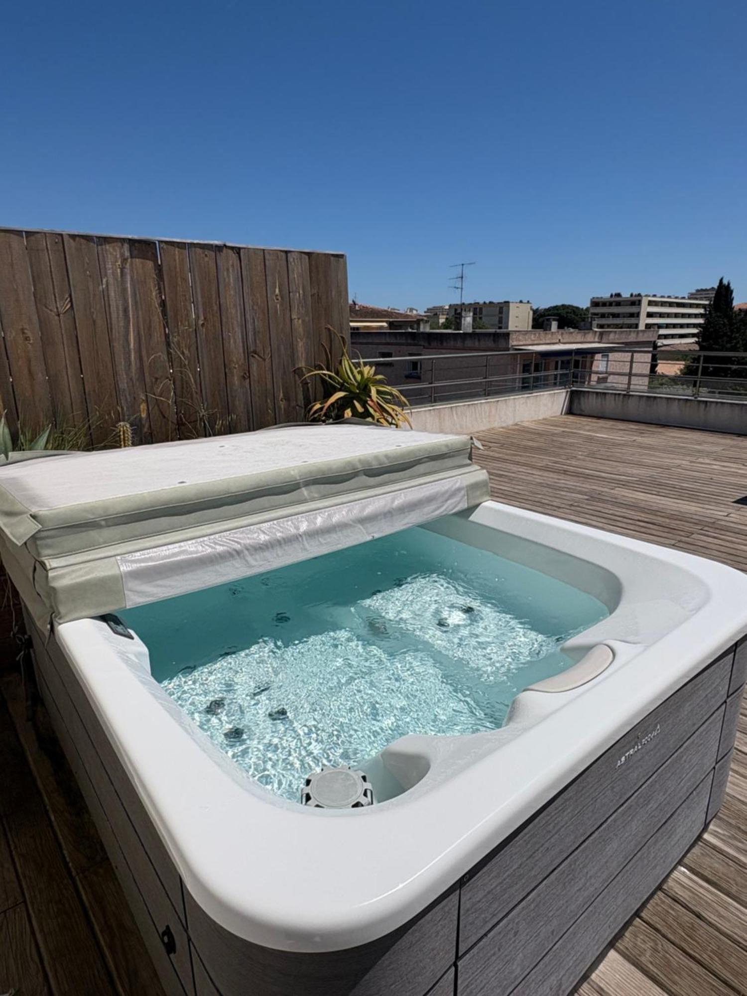 Hotel Sable Et Soleil - Port, Plage Et Jacuzzi Prive Fréjus Exteriör bild