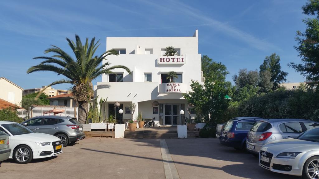 Hotel Sable Et Soleil - Port, Plage Et Jacuzzi Prive Fréjus Exteriör bild