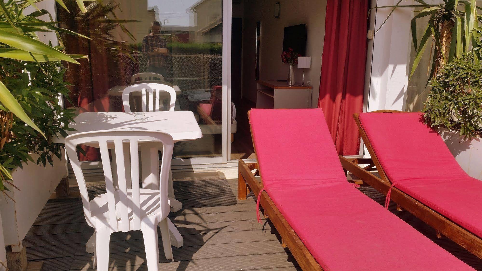 Hotel Sable Et Soleil - Port, Plage Et Jacuzzi Prive Fréjus Exteriör bild