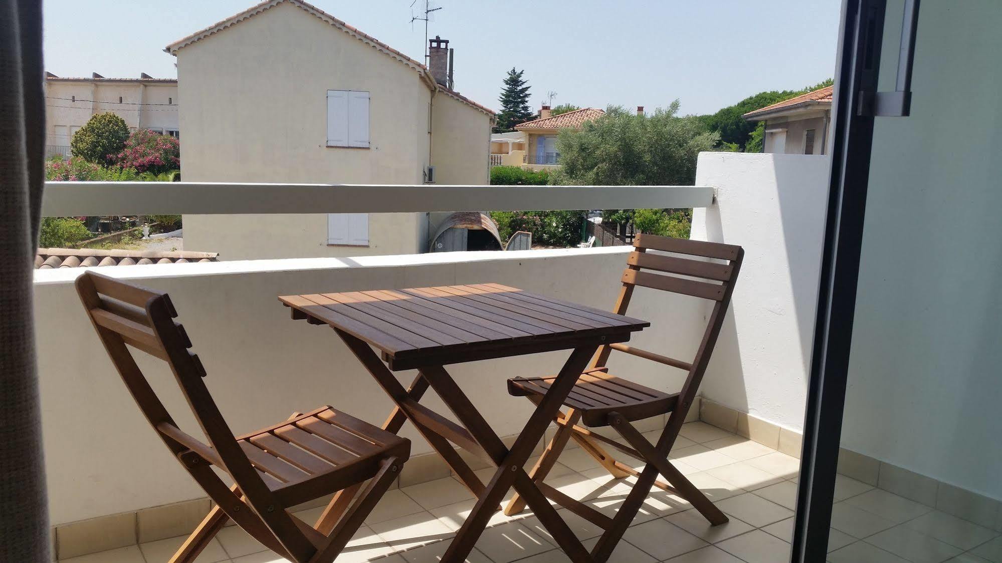 Hotel Sable Et Soleil - Port, Plage Et Jacuzzi Prive Fréjus Exteriör bild