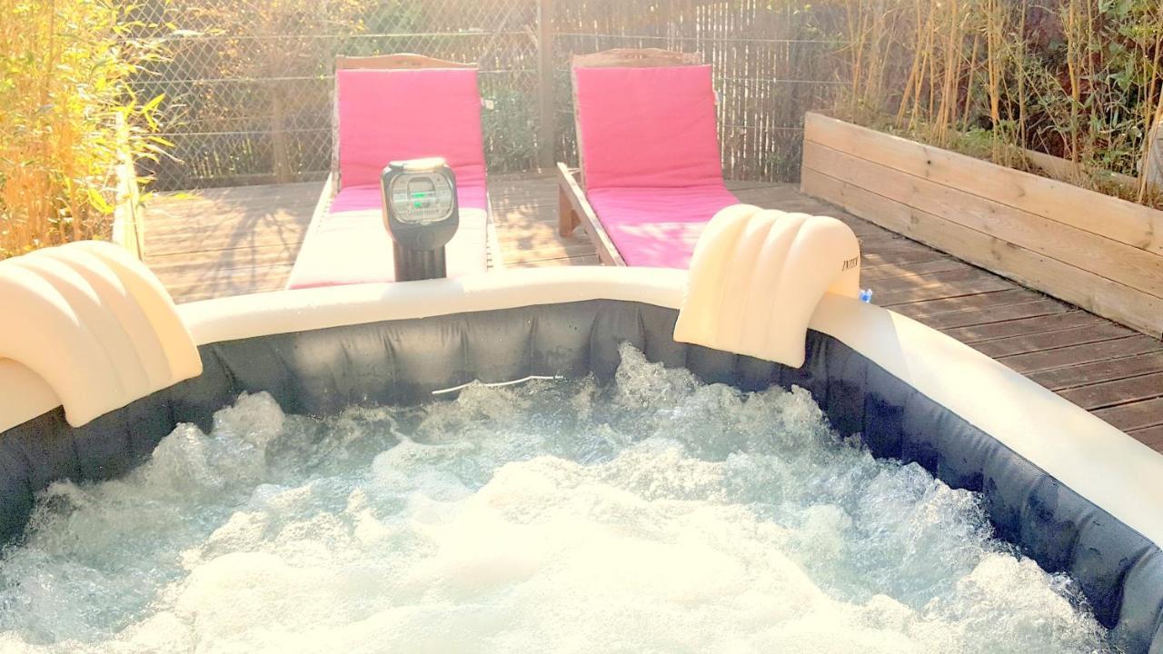 Hotel Sable Et Soleil - Port, Plage Et Jacuzzi Prive Fréjus Exteriör bild