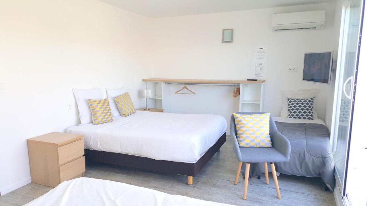 Hotel Sable Et Soleil - Port, Plage Et Jacuzzi Prive Fréjus Exteriör bild